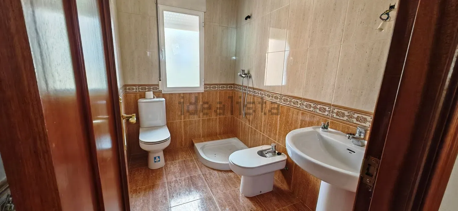 Imagen Baño de casa o chalet independiente en Calle el Mesón, 10
