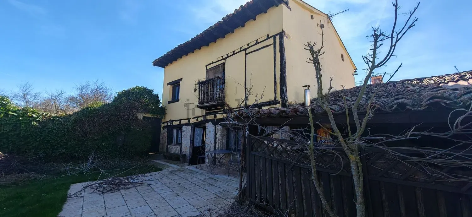 Imagen Fachada de casa rural en CL La Fuente, 13