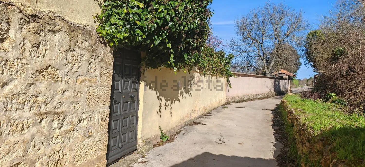 Imagen Fachada de casa rural en CL La Fuente, 13