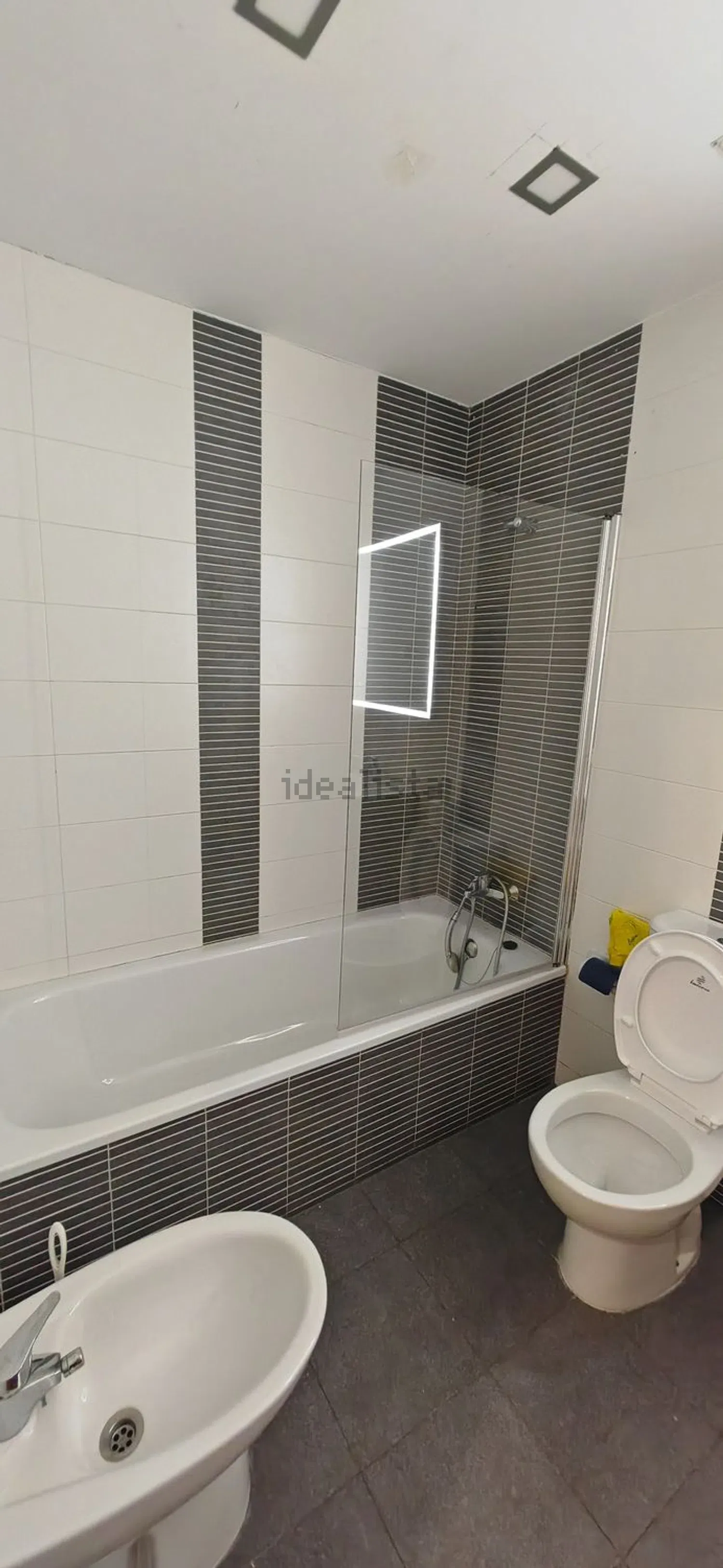 Imagen Baño de piso en Santo Domingo, 33