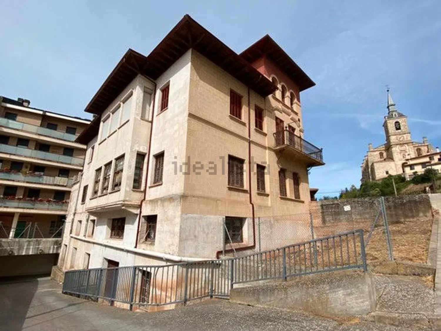 Imagen Vistas de chalet adosado en Travesía Madrid-Irún s/n